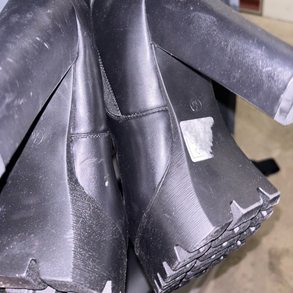 Platform booties - Picture 2 of 3